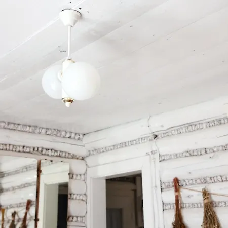 187 - Vintage House *